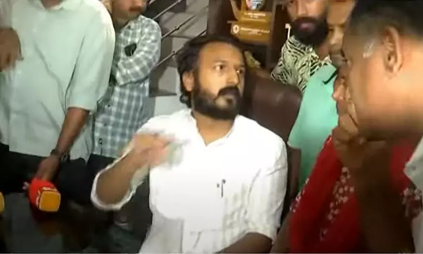 ‘മണ്ഡലത്തില്‍ തന്നെ ഉണ്ടാകും, ഔദ്യോഗിക പരിപാടികളില്‍ പങ്കെടുക്കും’; പ്രതിഷേധങ്ങള്‍ അവഗണിച്ച് രാഹുല്‍ മാങ്കൂട്ടത്തില്‍ എംഎല്‍എ ഓഫീസില്‍